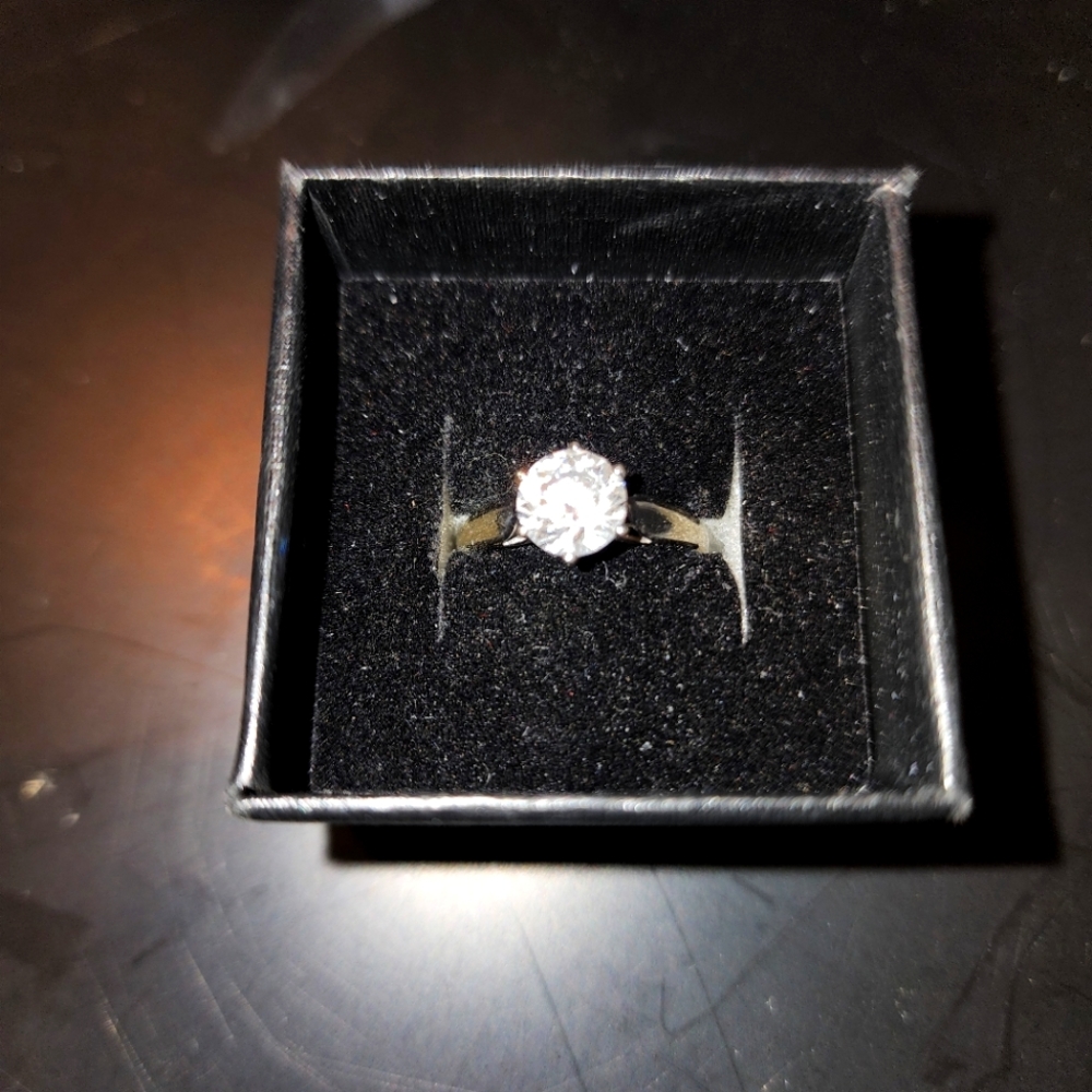 10k White Gold CZ Ring